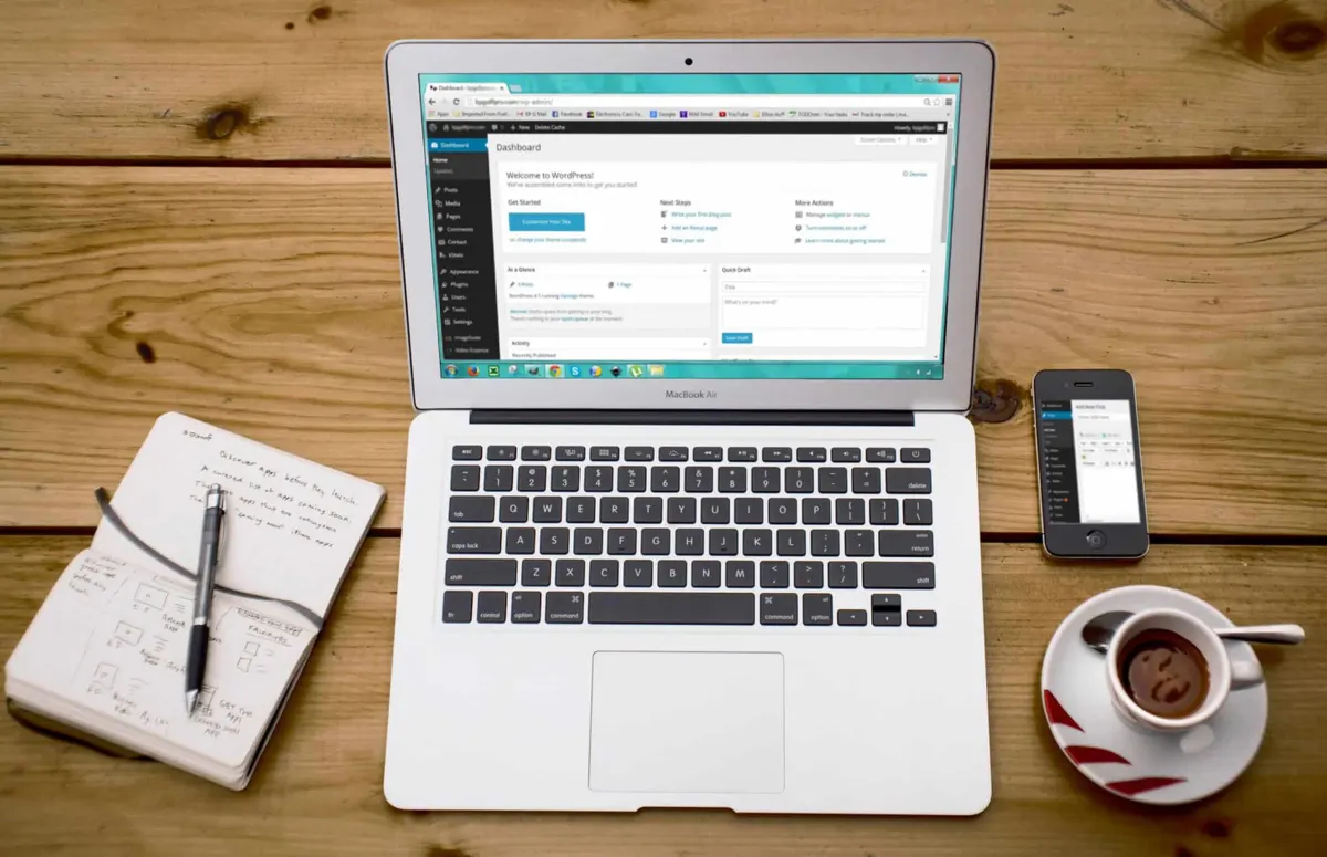 Titelbild: WebFlow vs. WordPress: Welche Plattform ist die richtige für deine Website?